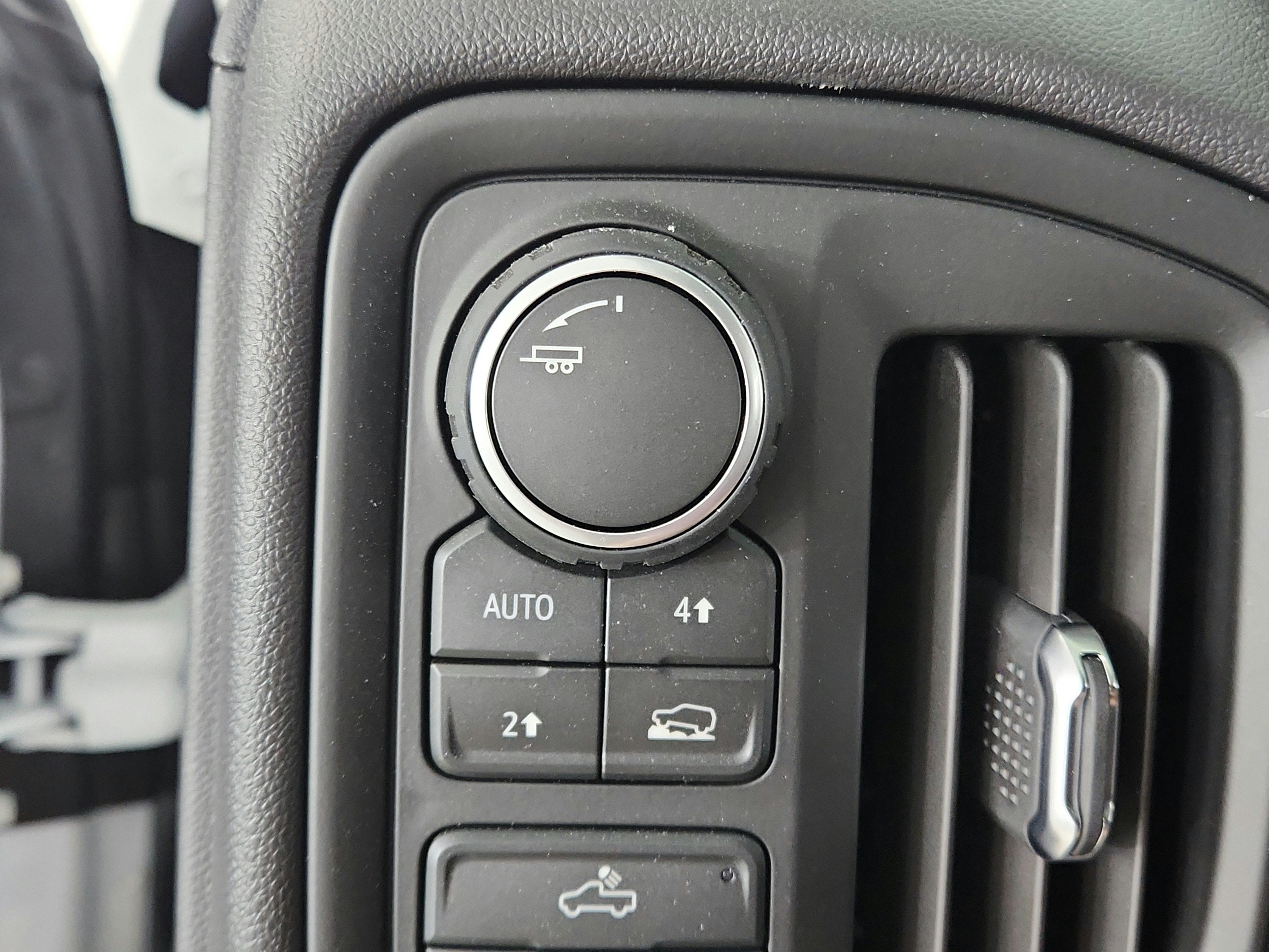 2026 Chevrolet Silverado 1500 4WD Crew Cab Short Bed Custom