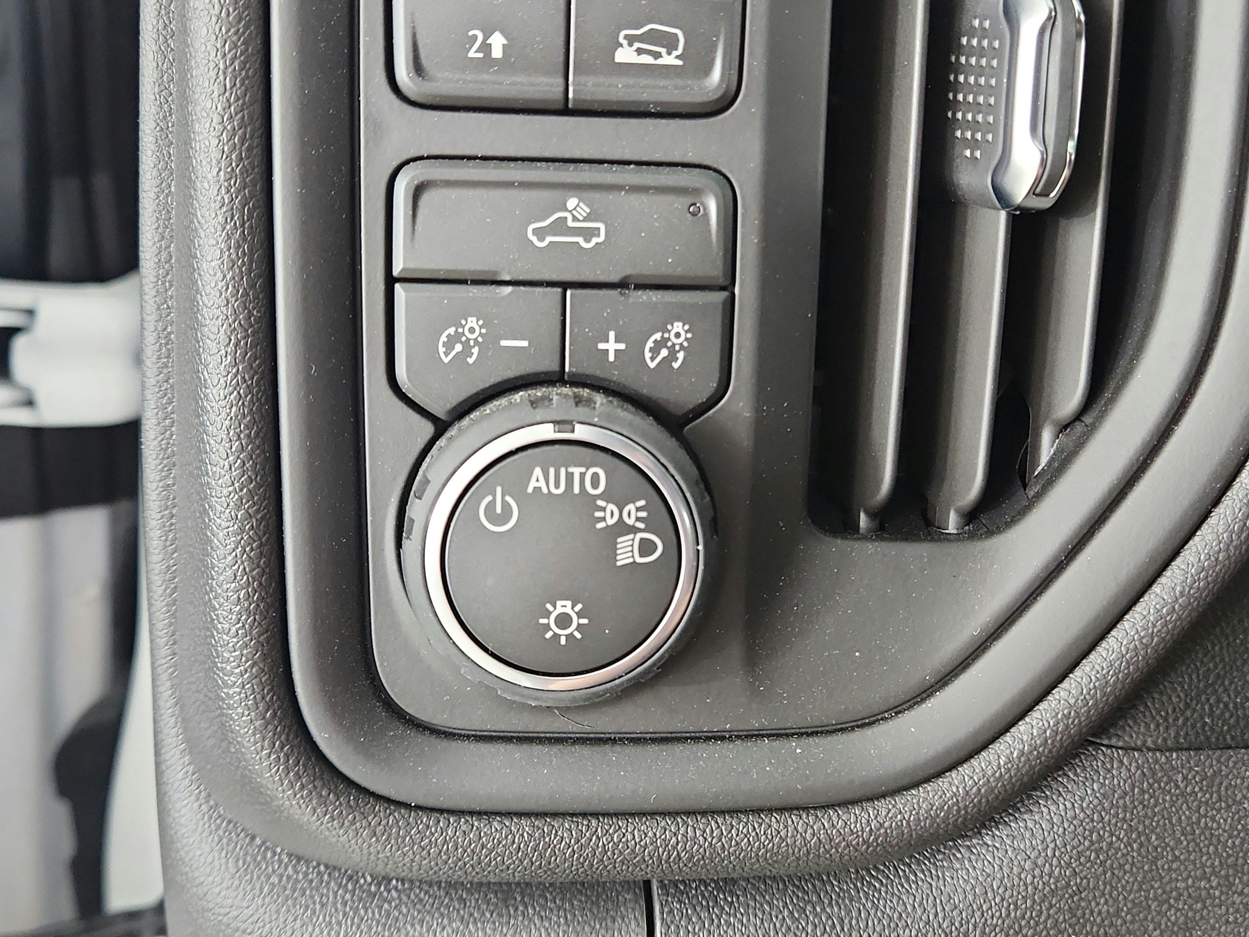 2026 Chevrolet Silverado 1500 4WD Crew Cab Short Bed Custom