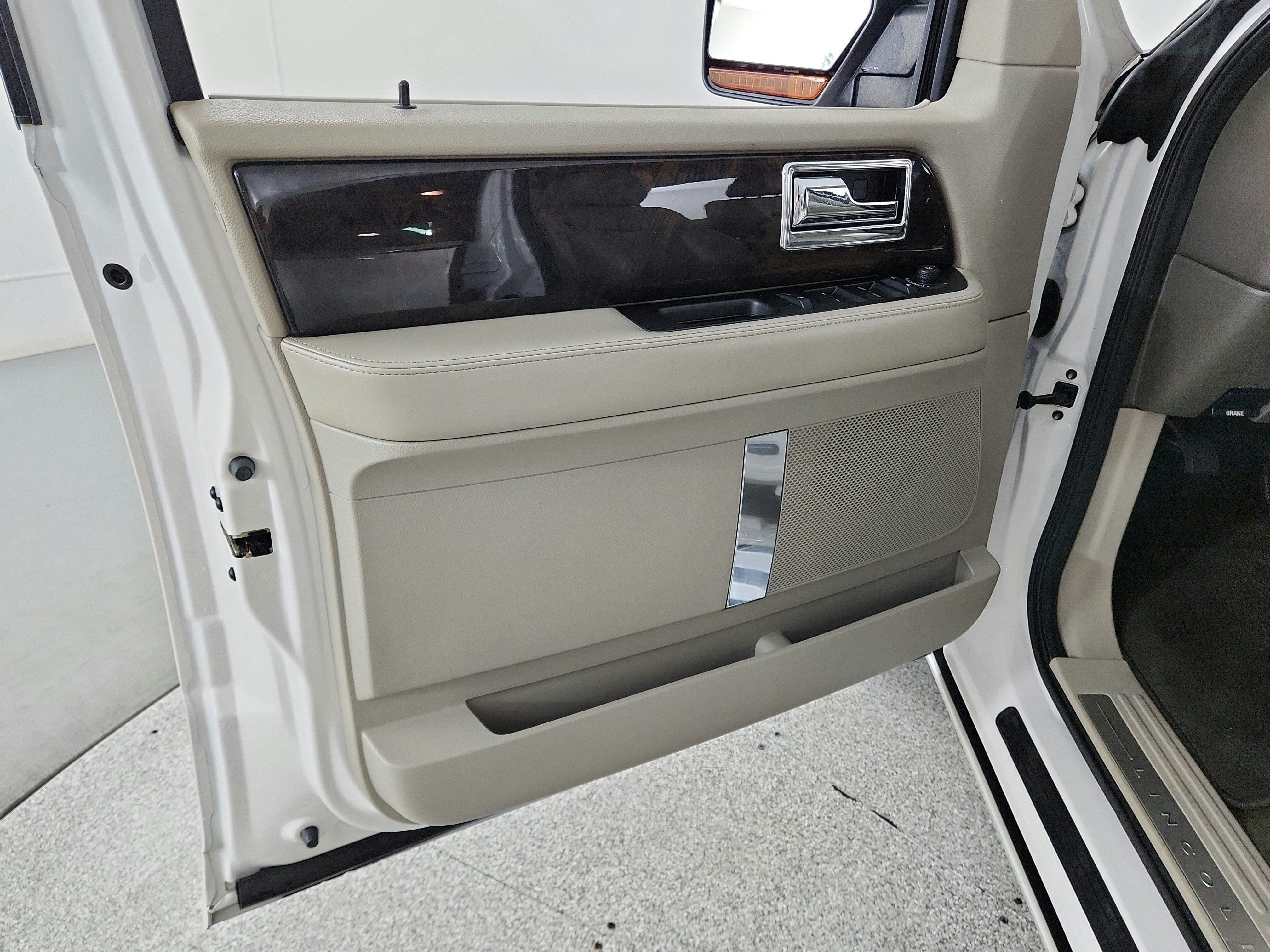 2017 Lincoln Navigator Select