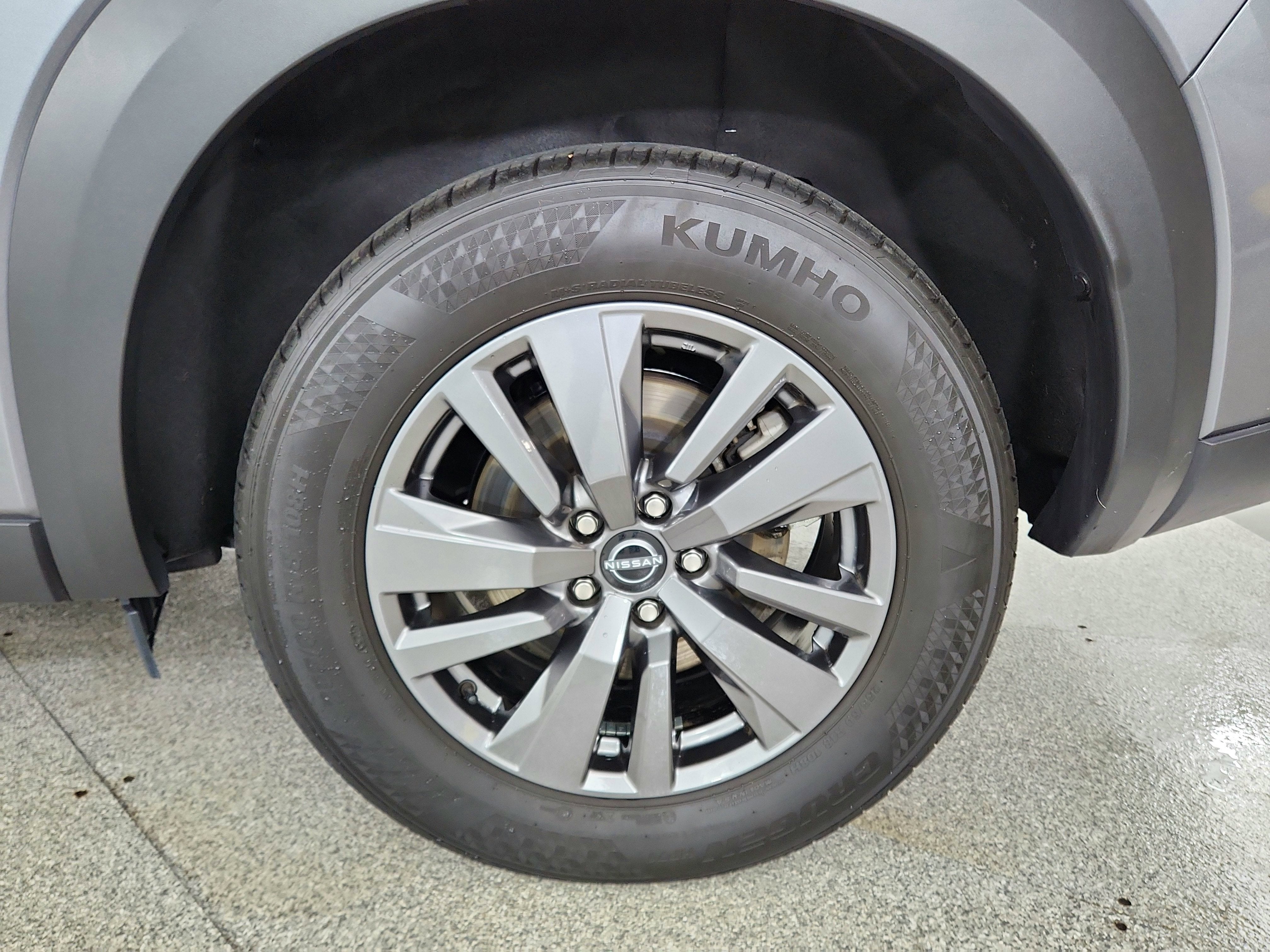 2025 Nissan Pathfinder SV 4WD