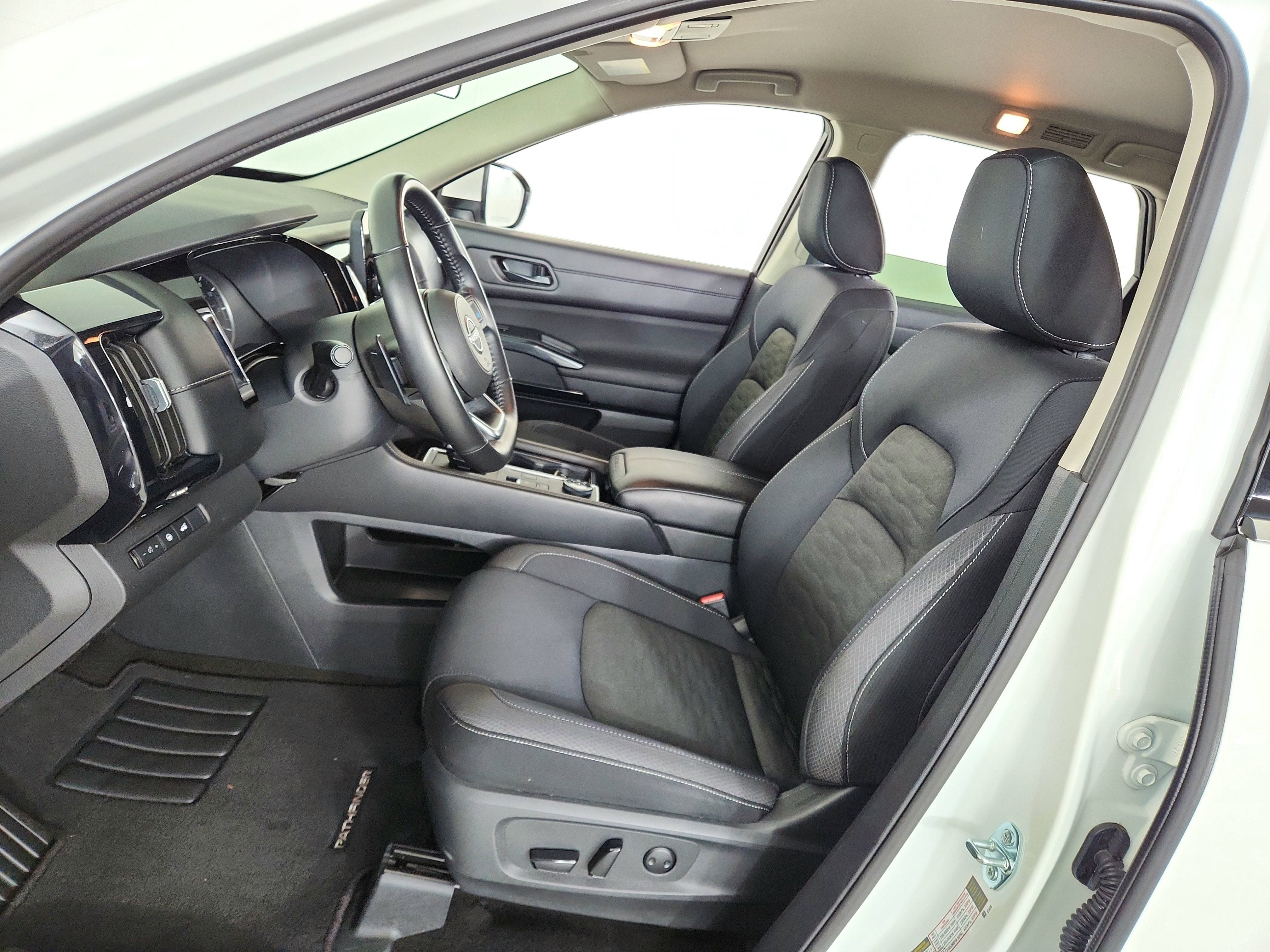 2025 Nissan Pathfinder SV 4WD