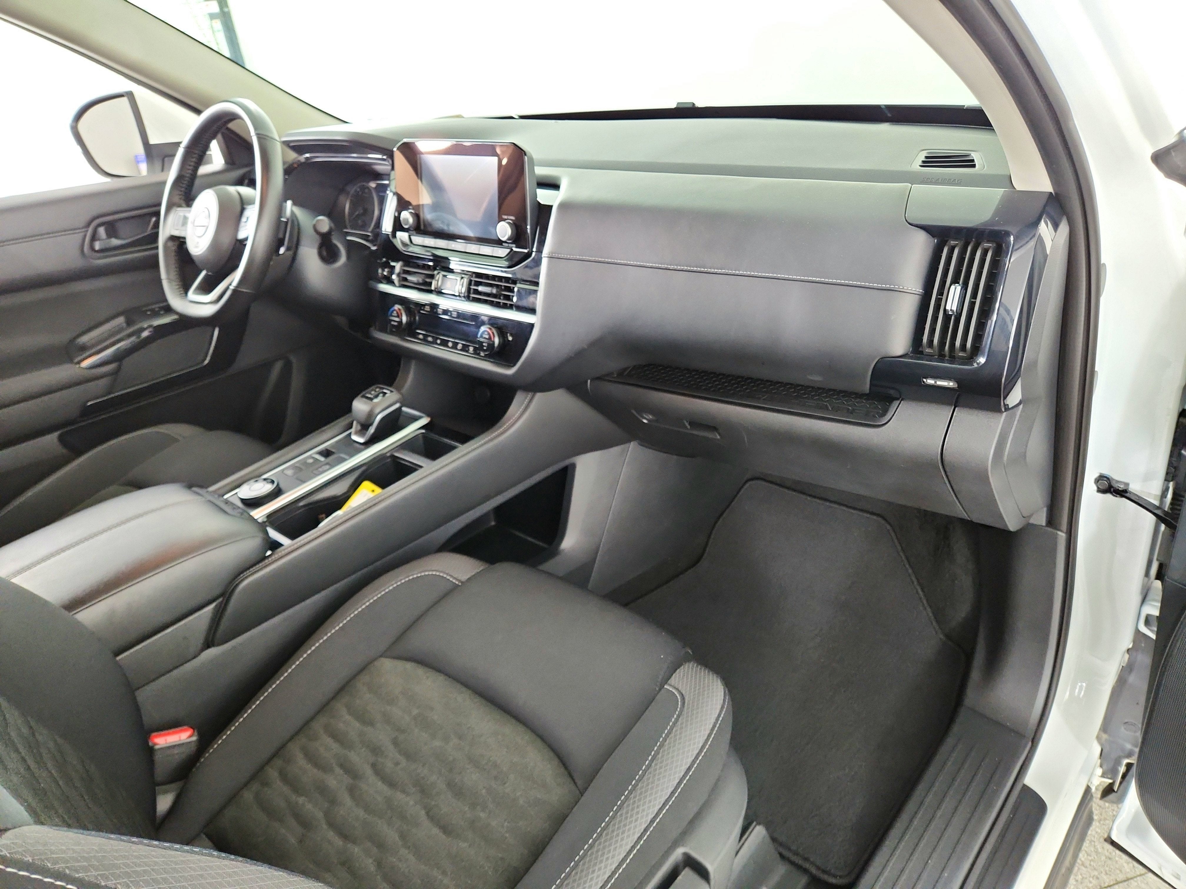 2025 Nissan Pathfinder SV 4WD