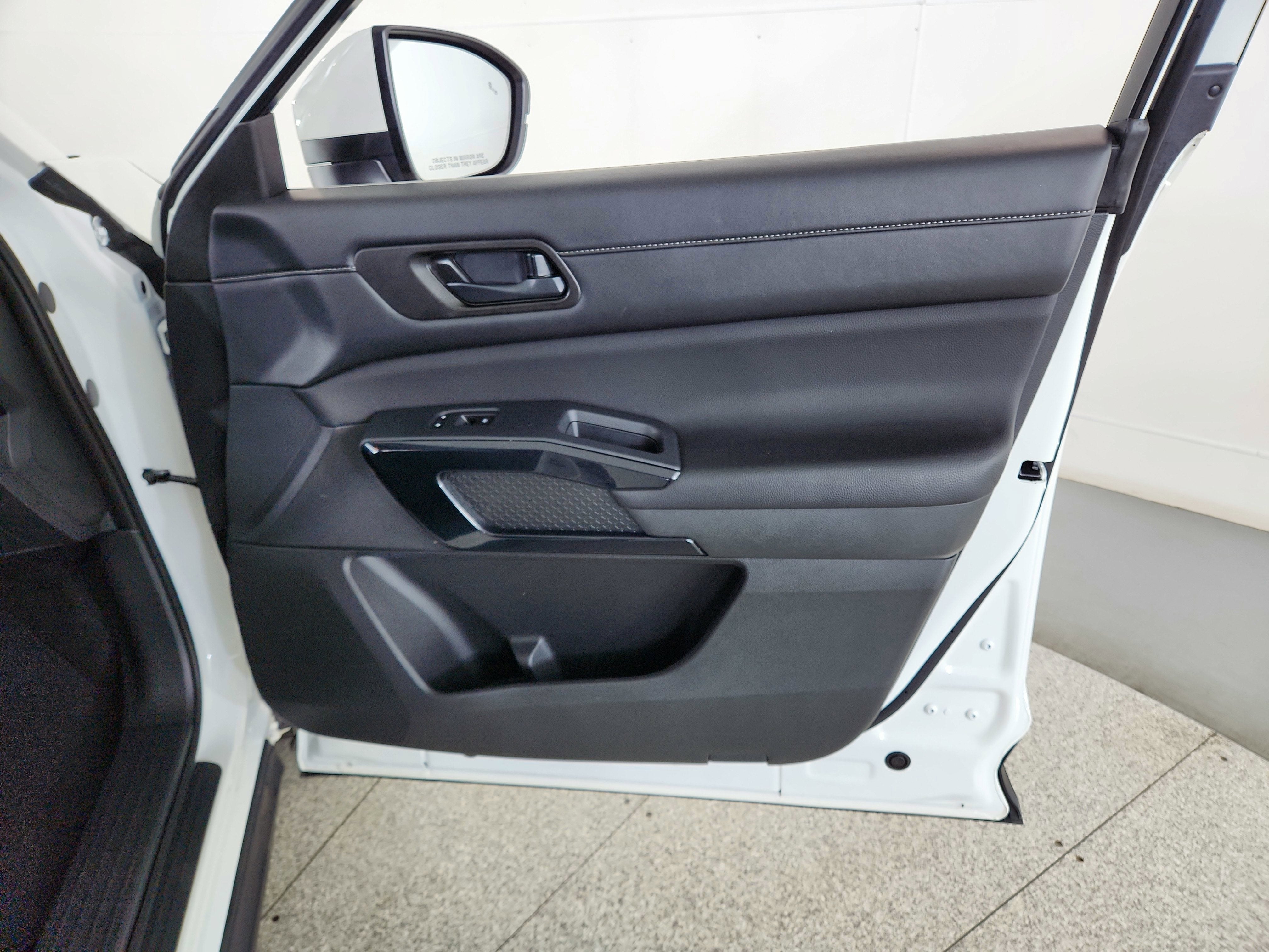 2025 Nissan Pathfinder SV 4WD