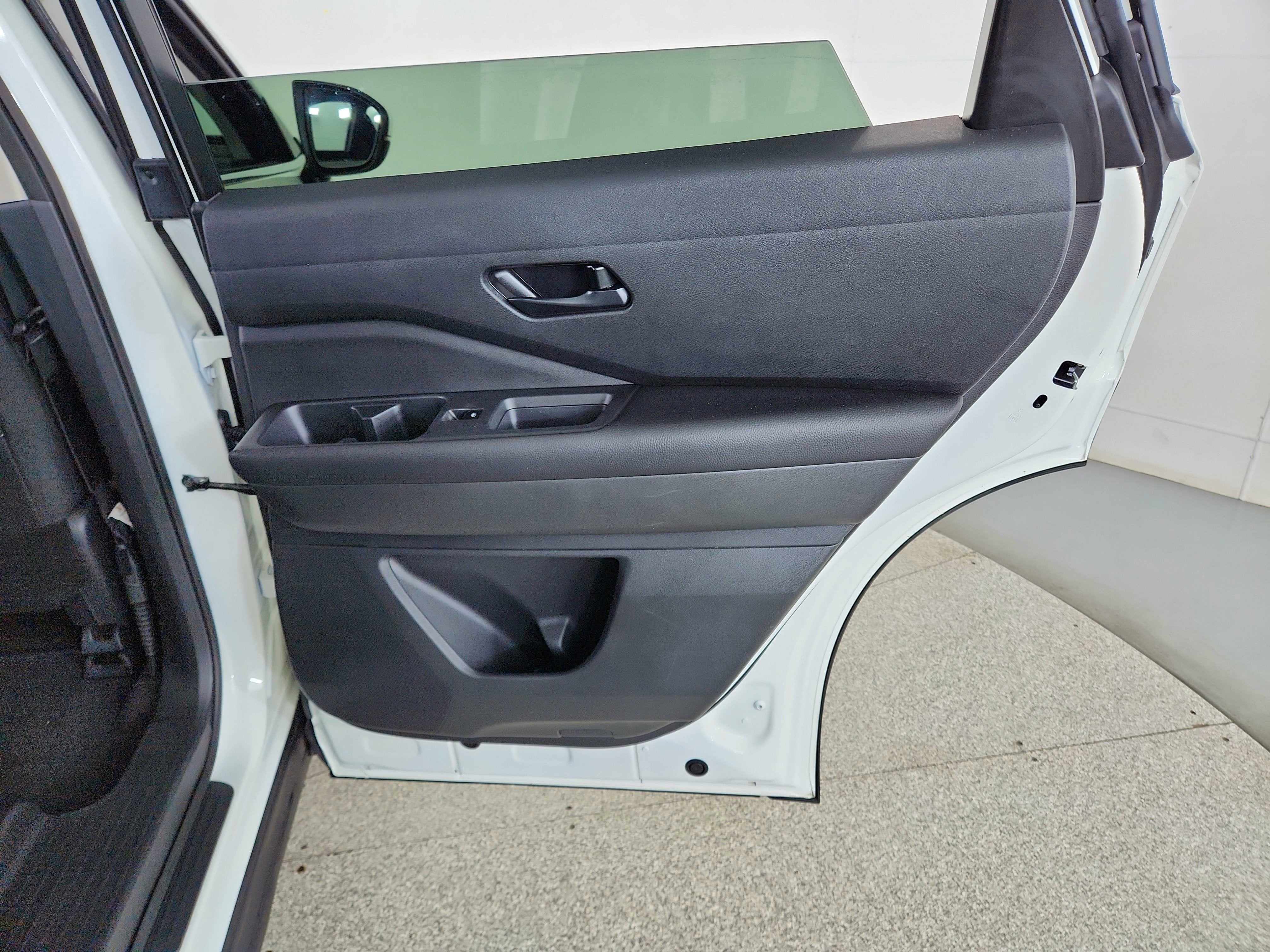 2025 Nissan Pathfinder SV 4WD