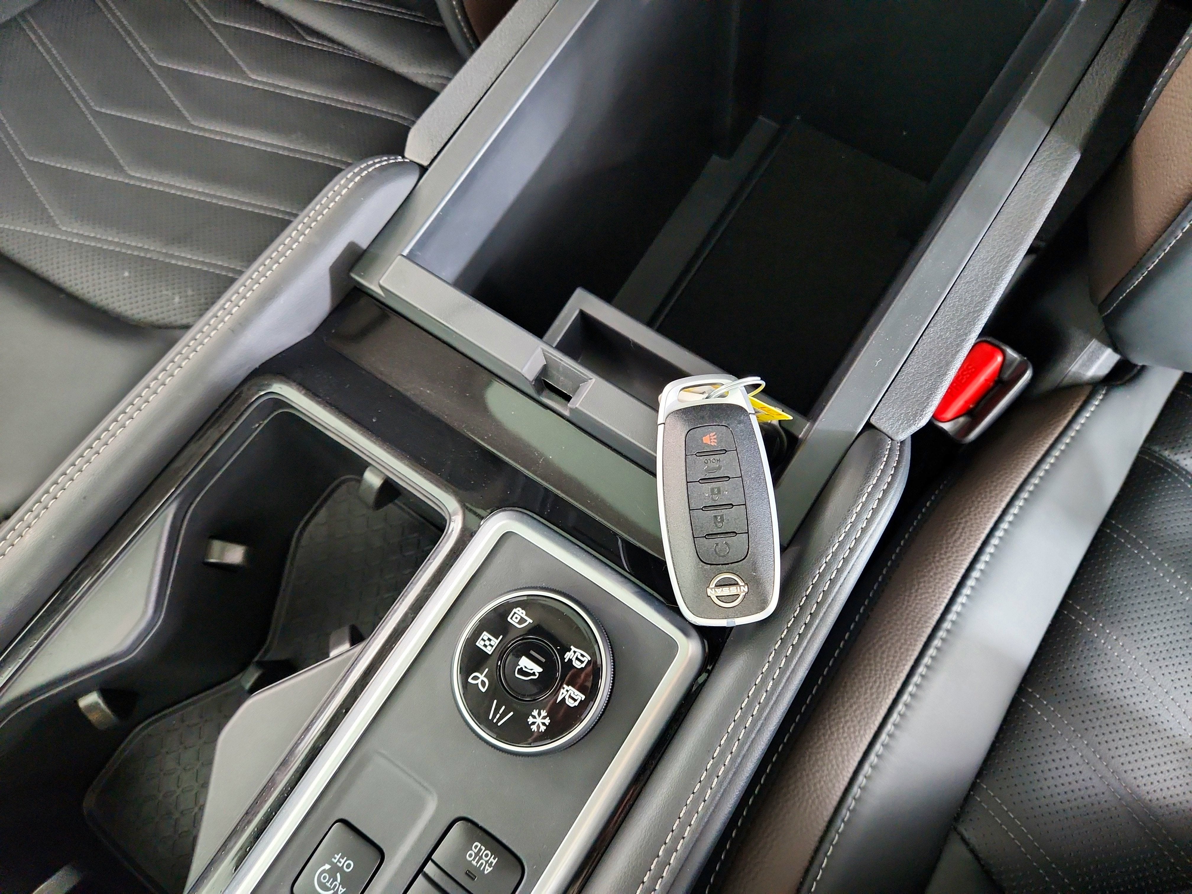 2025 Nissan Pathfinder Platinum 4WD