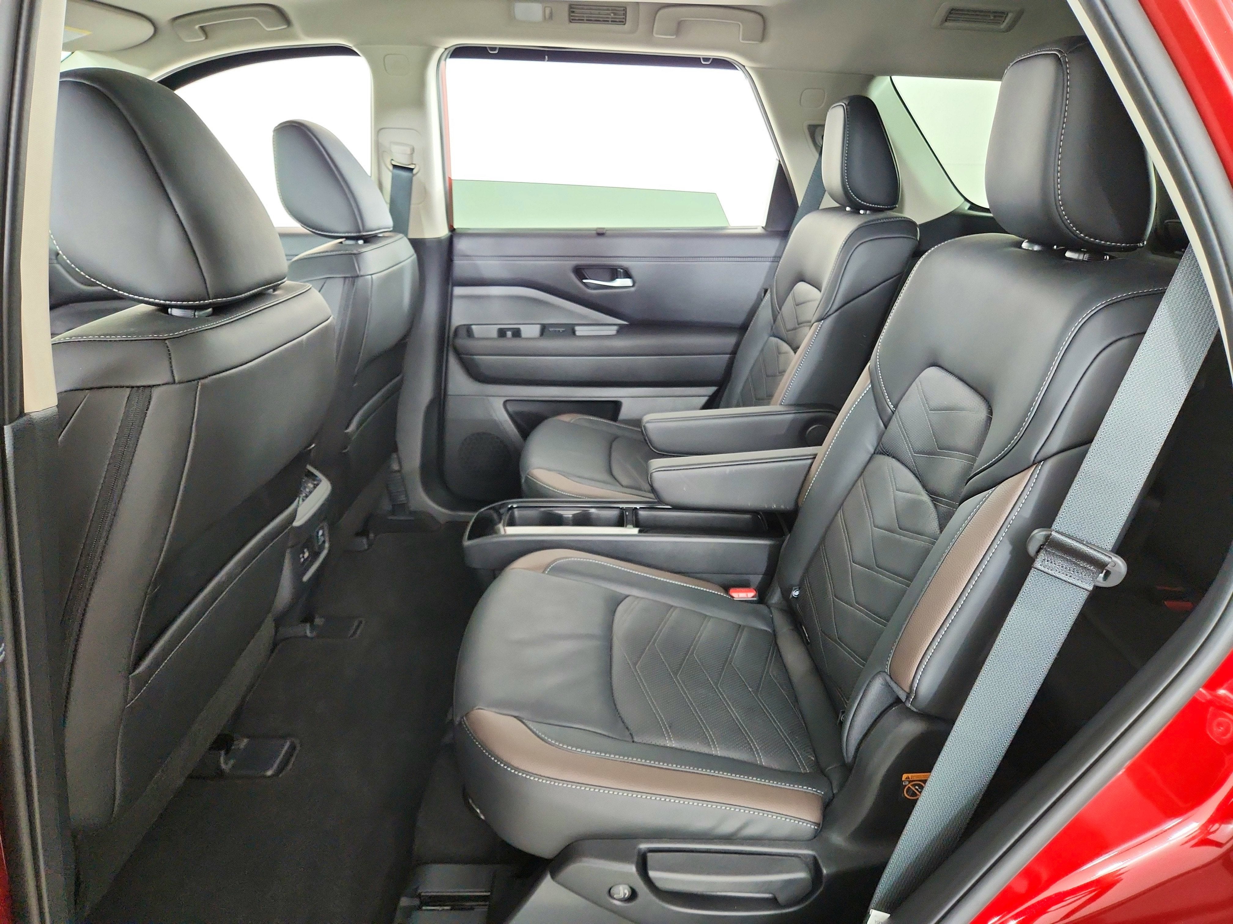 2025 Nissan Pathfinder Platinum 4WD