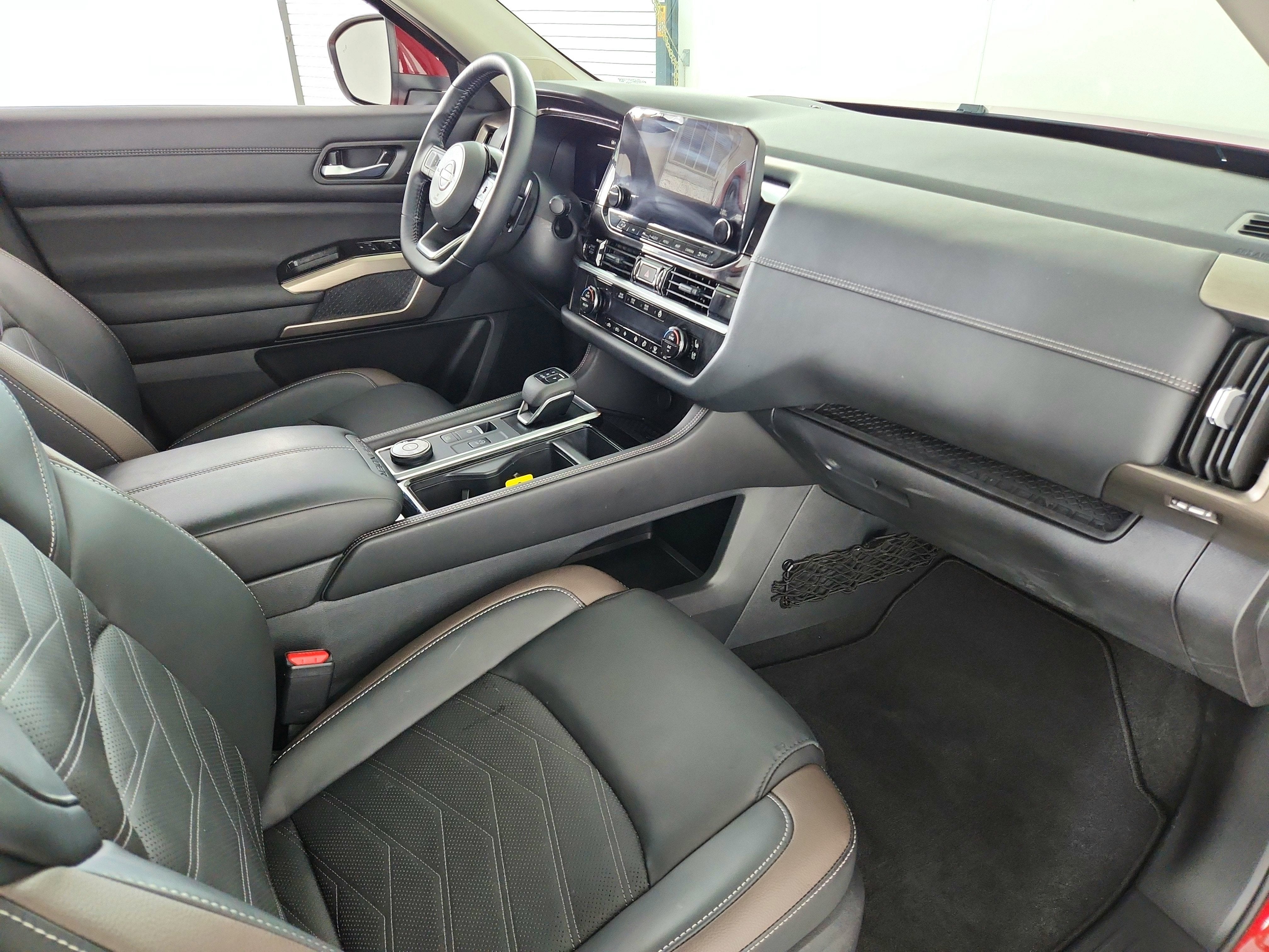 2025 Nissan Pathfinder Platinum 4WD