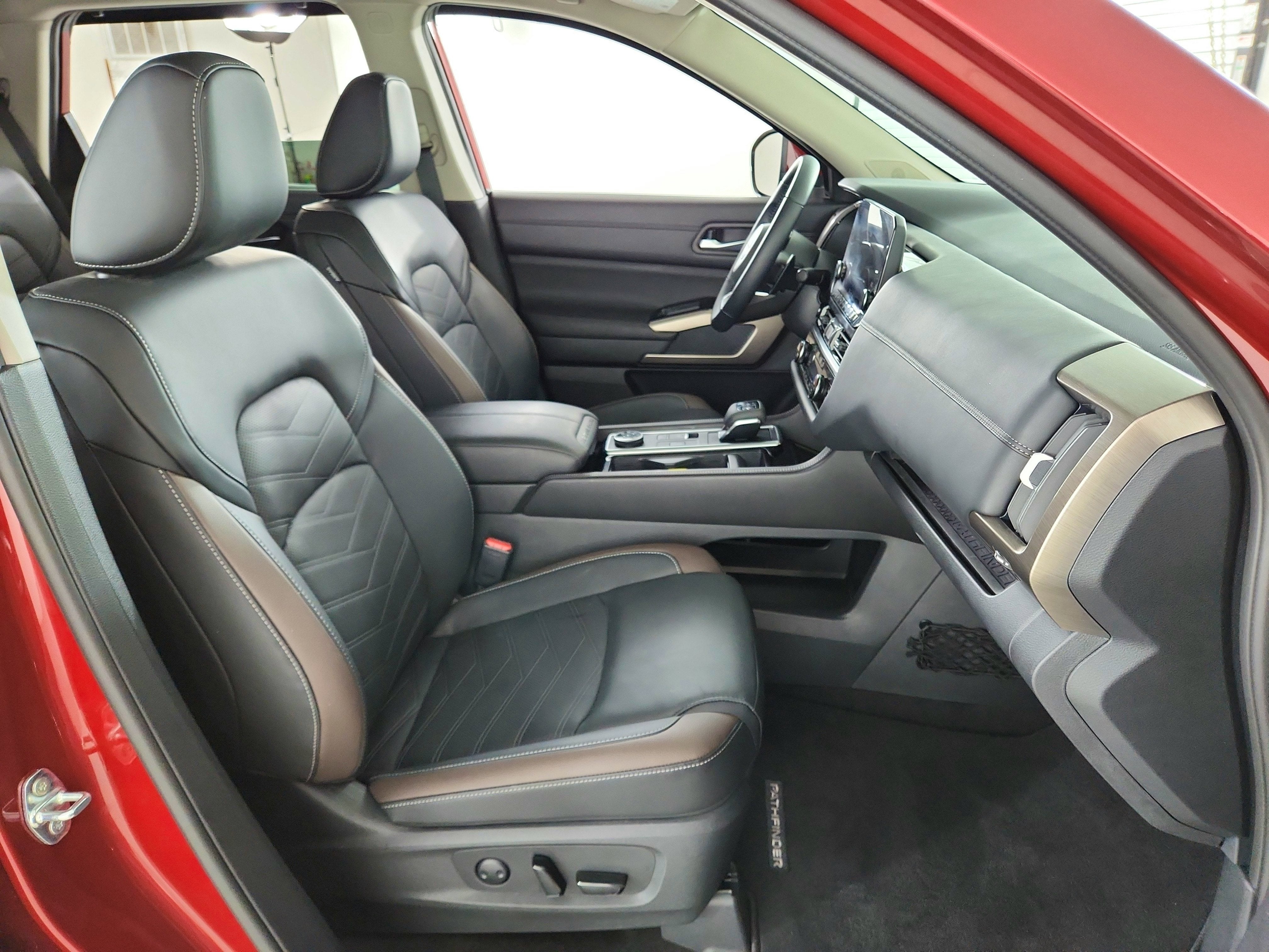 2025 Nissan Pathfinder Platinum 4WD