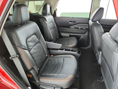 2025 Nissan Pathfinder Platinum 4WD