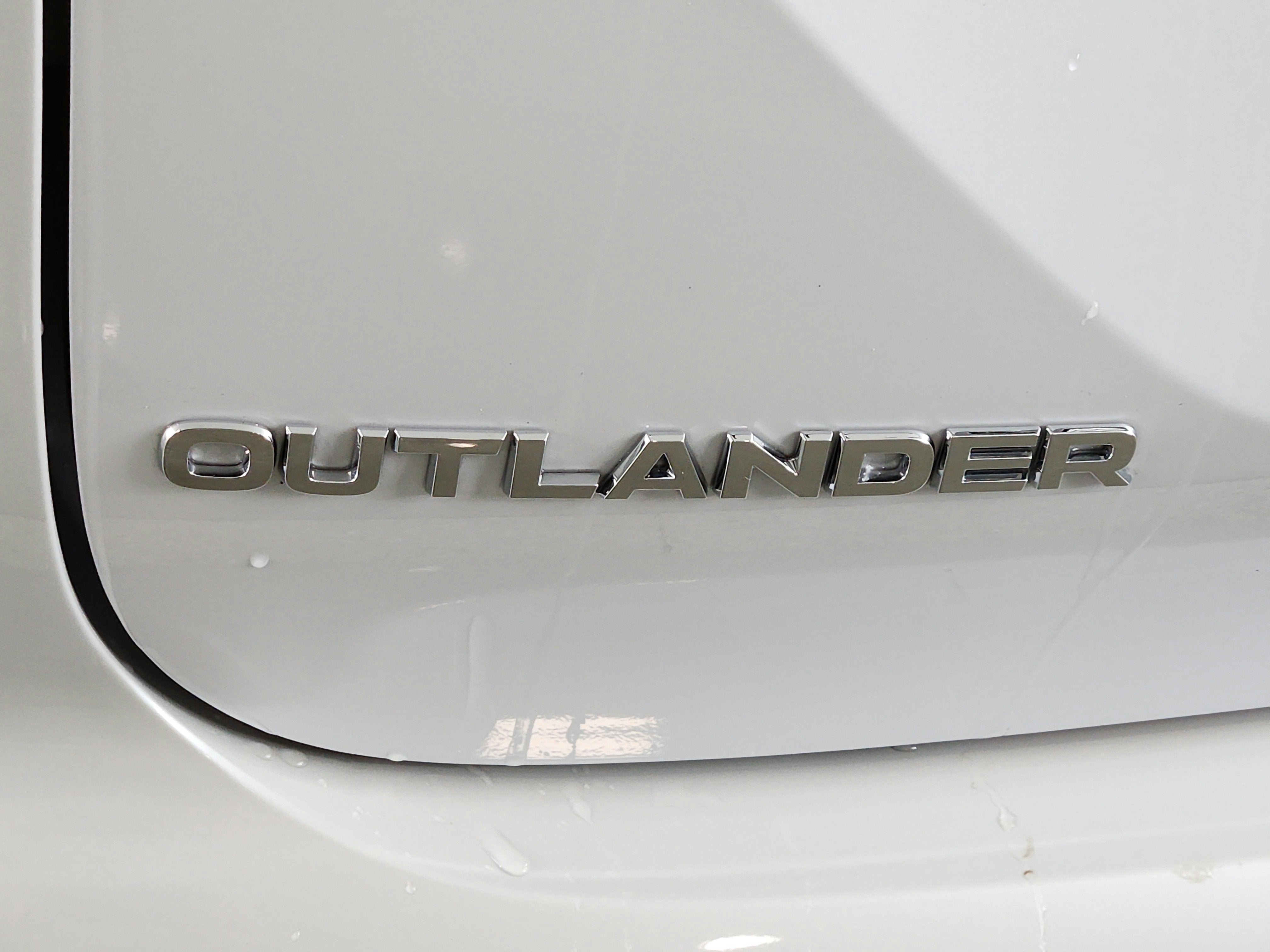 2024 Mitsubishi Outlander Plug-In Hybrid Base