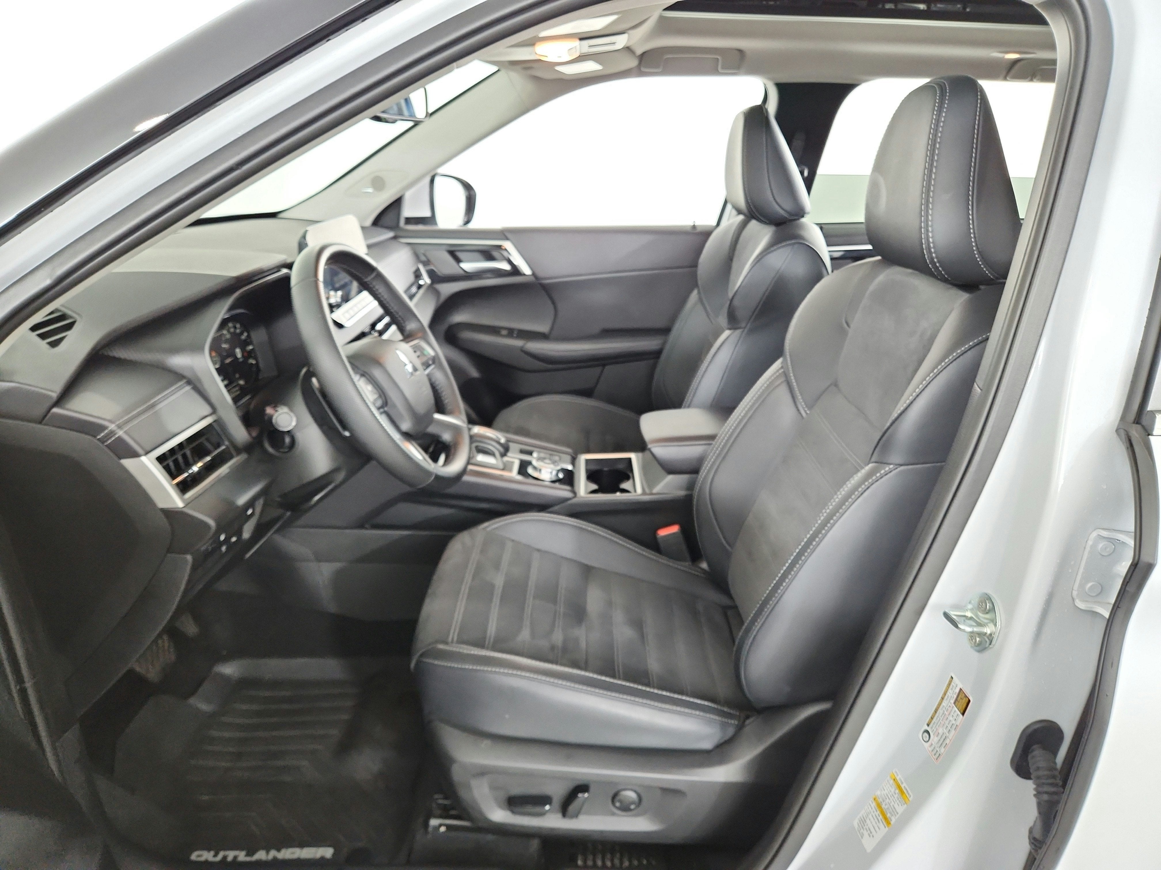 2024 Mitsubishi Outlander Plug-In Hybrid Base