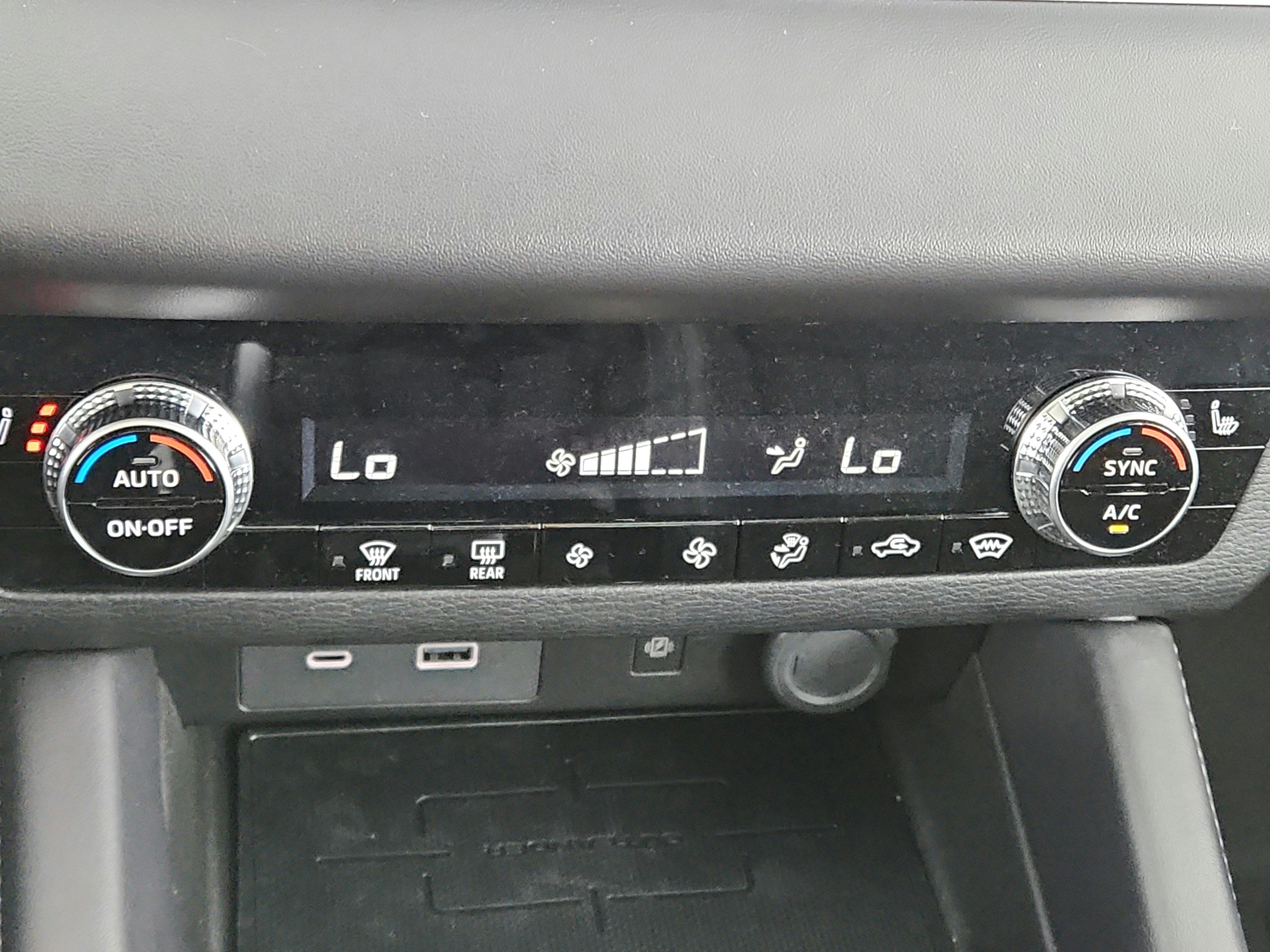 2024 Mitsubishi Outlander Plug-In Hybrid Base