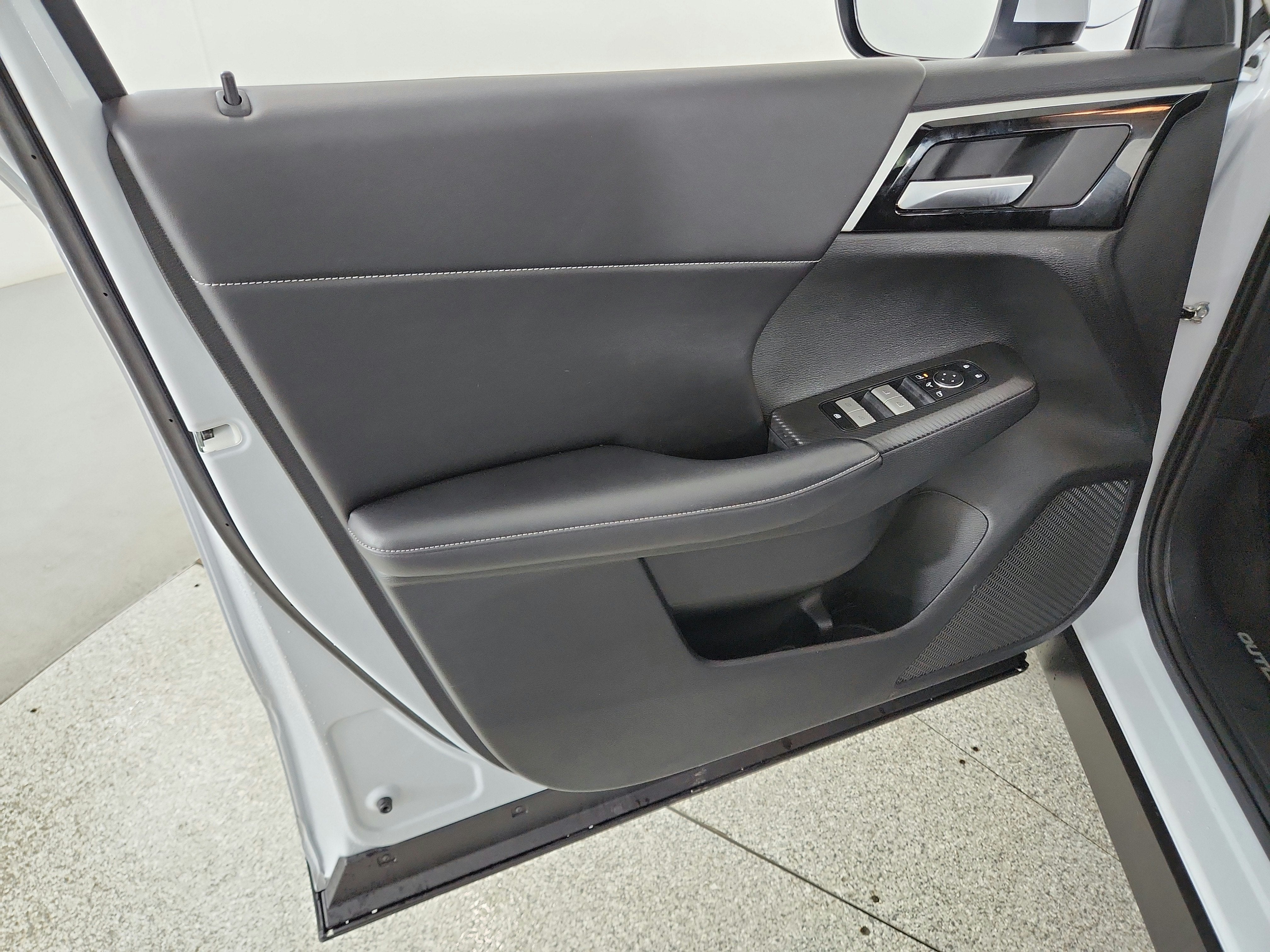 2024 Mitsubishi Outlander Plug-In Hybrid Base