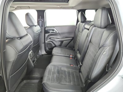 2024 Mitsubishi Outlander Plug-In Hybrid Base