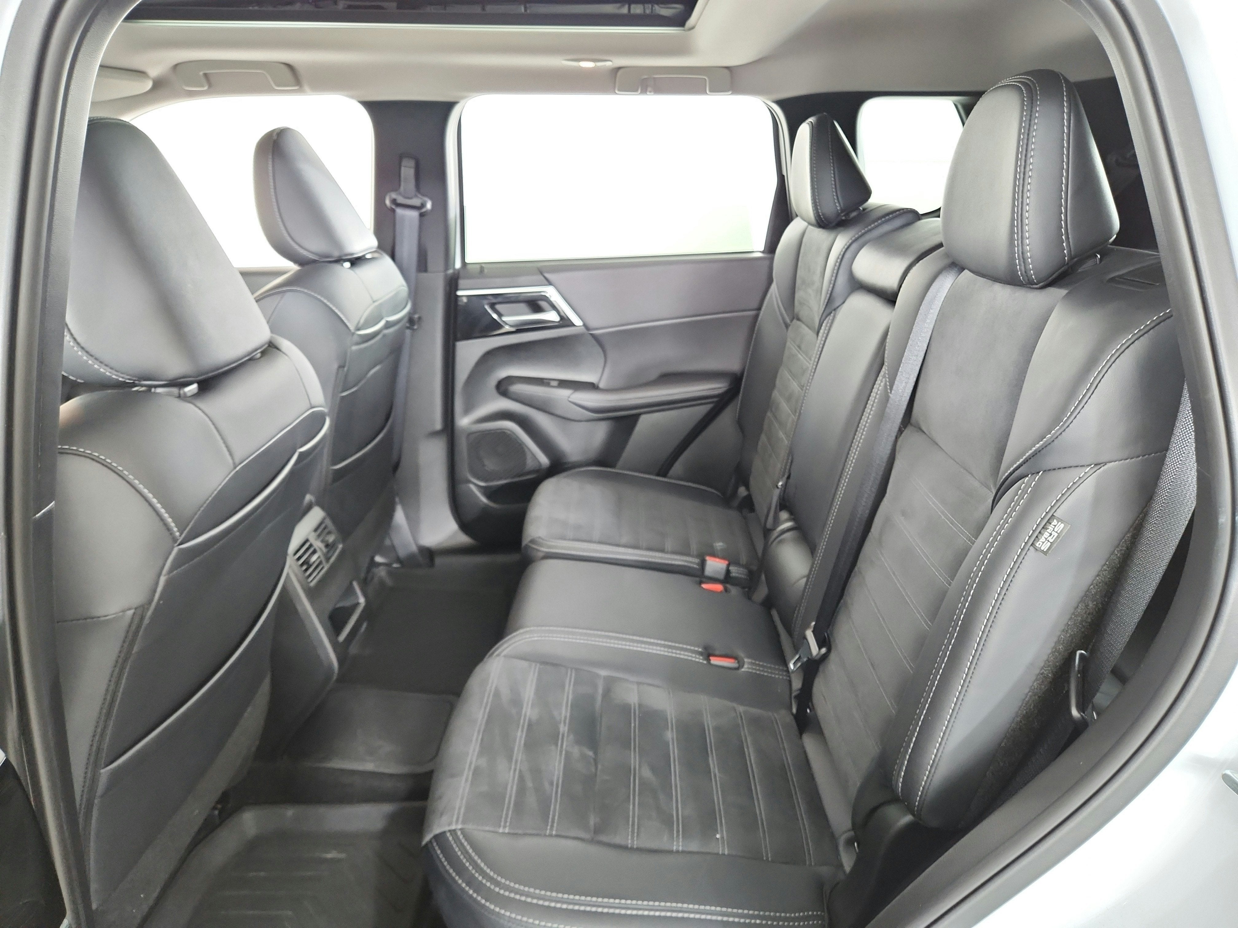 2024 Mitsubishi Outlander Plug-In Hybrid Base