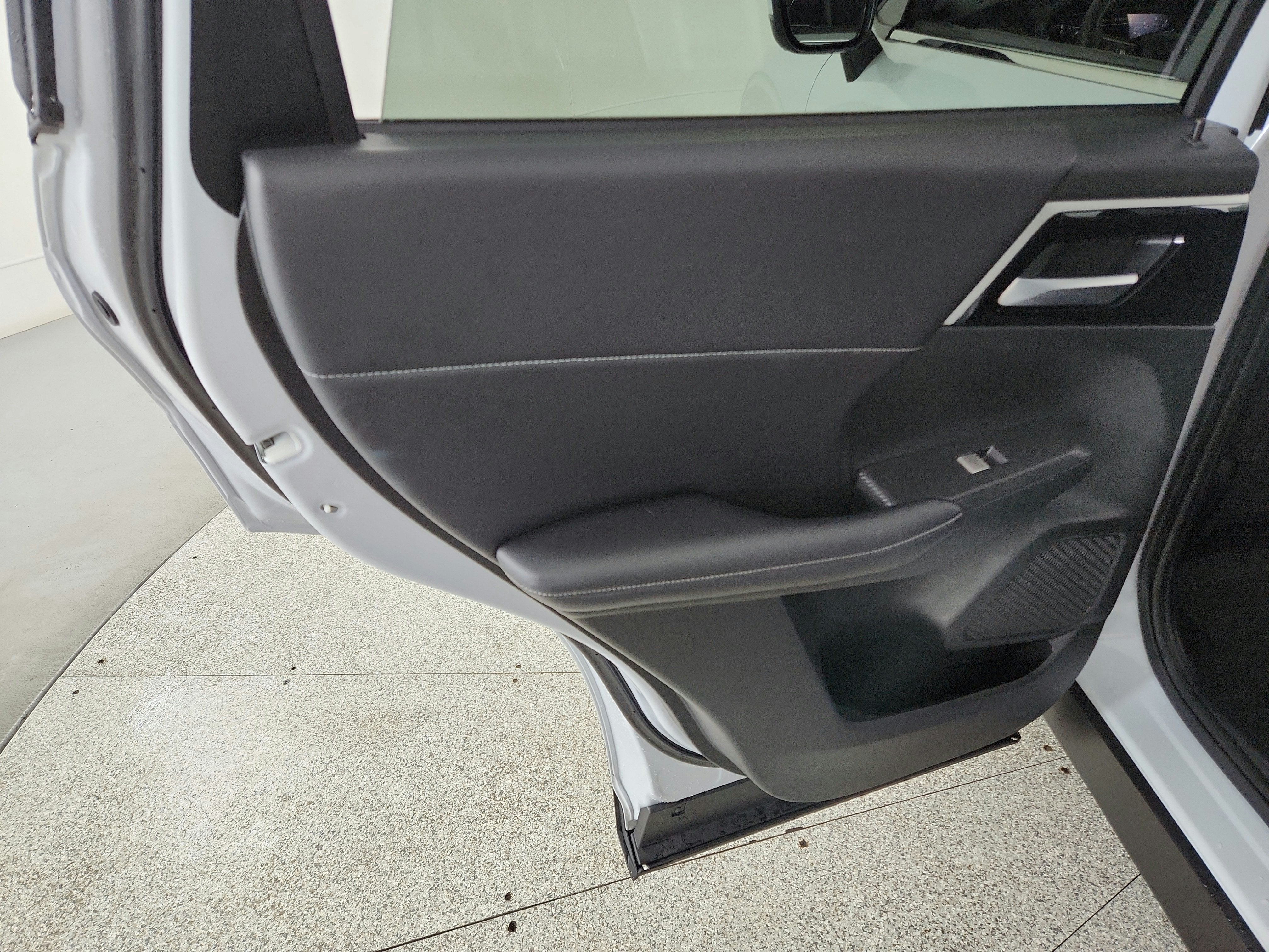 2024 Mitsubishi Outlander Plug-In Hybrid Base
