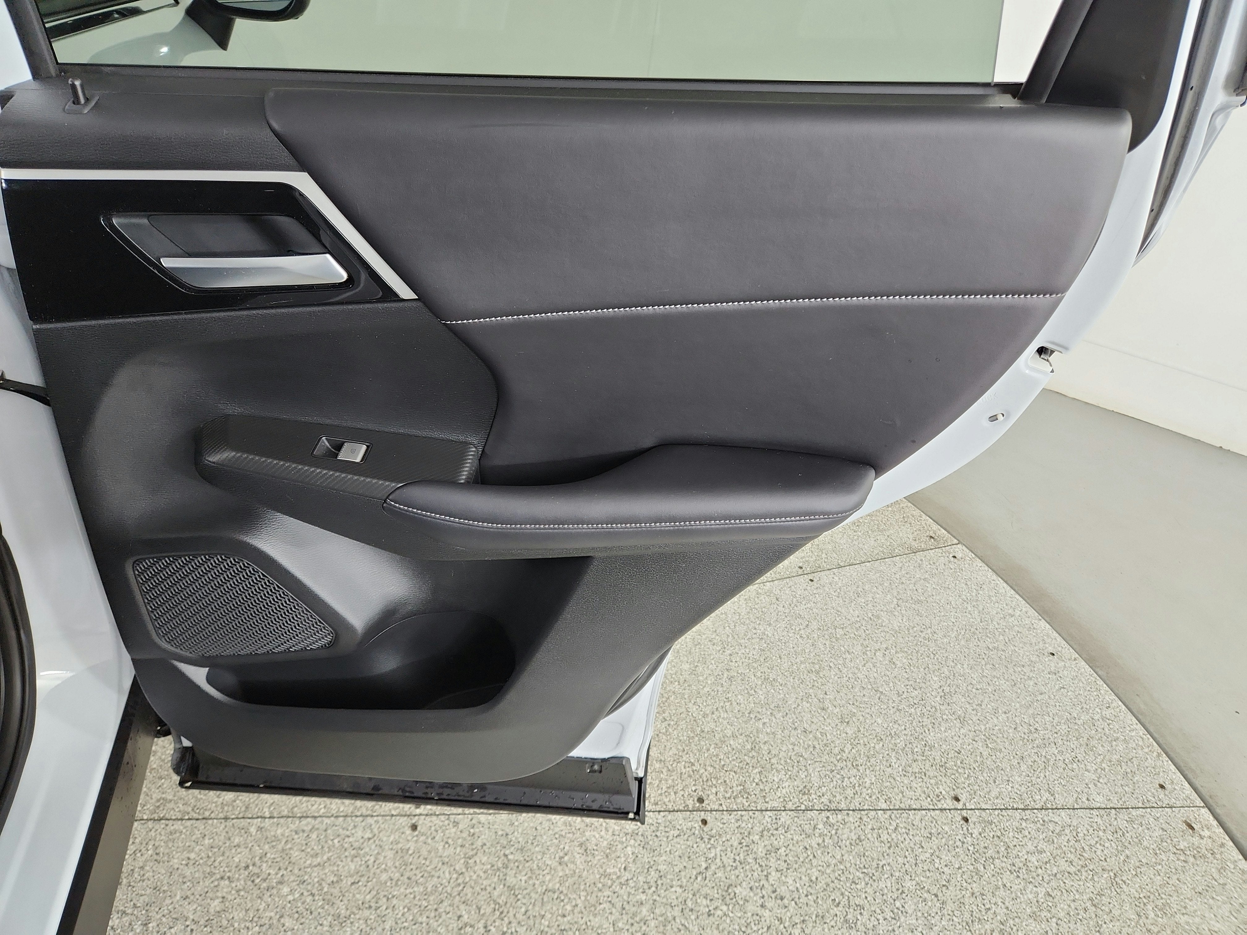 2024 Mitsubishi Outlander Plug-In Hybrid Base