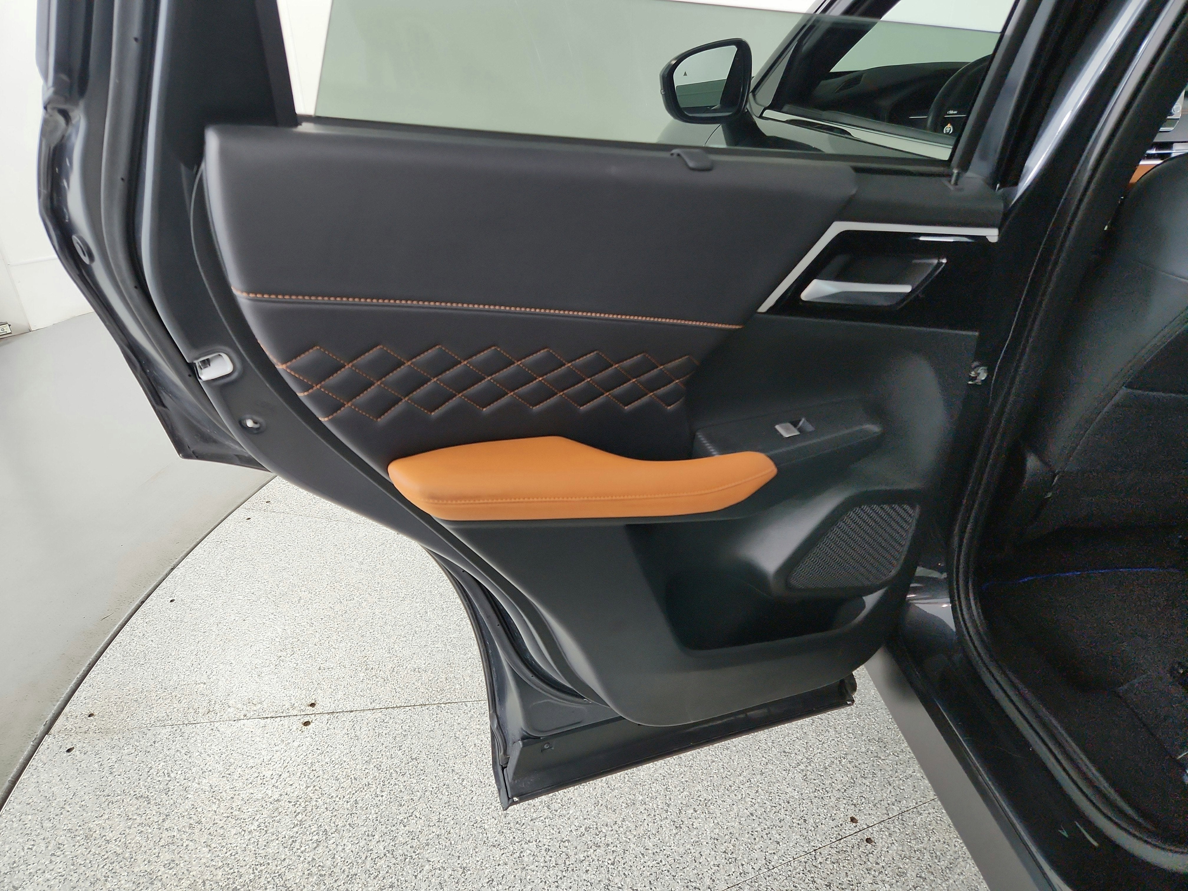 2025 Mitsubishi Outlander Plug-In Hybrid Base
