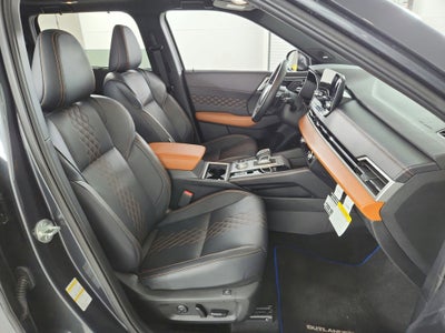 2025 Mitsubishi Outlander Plug-In Hybrid Base