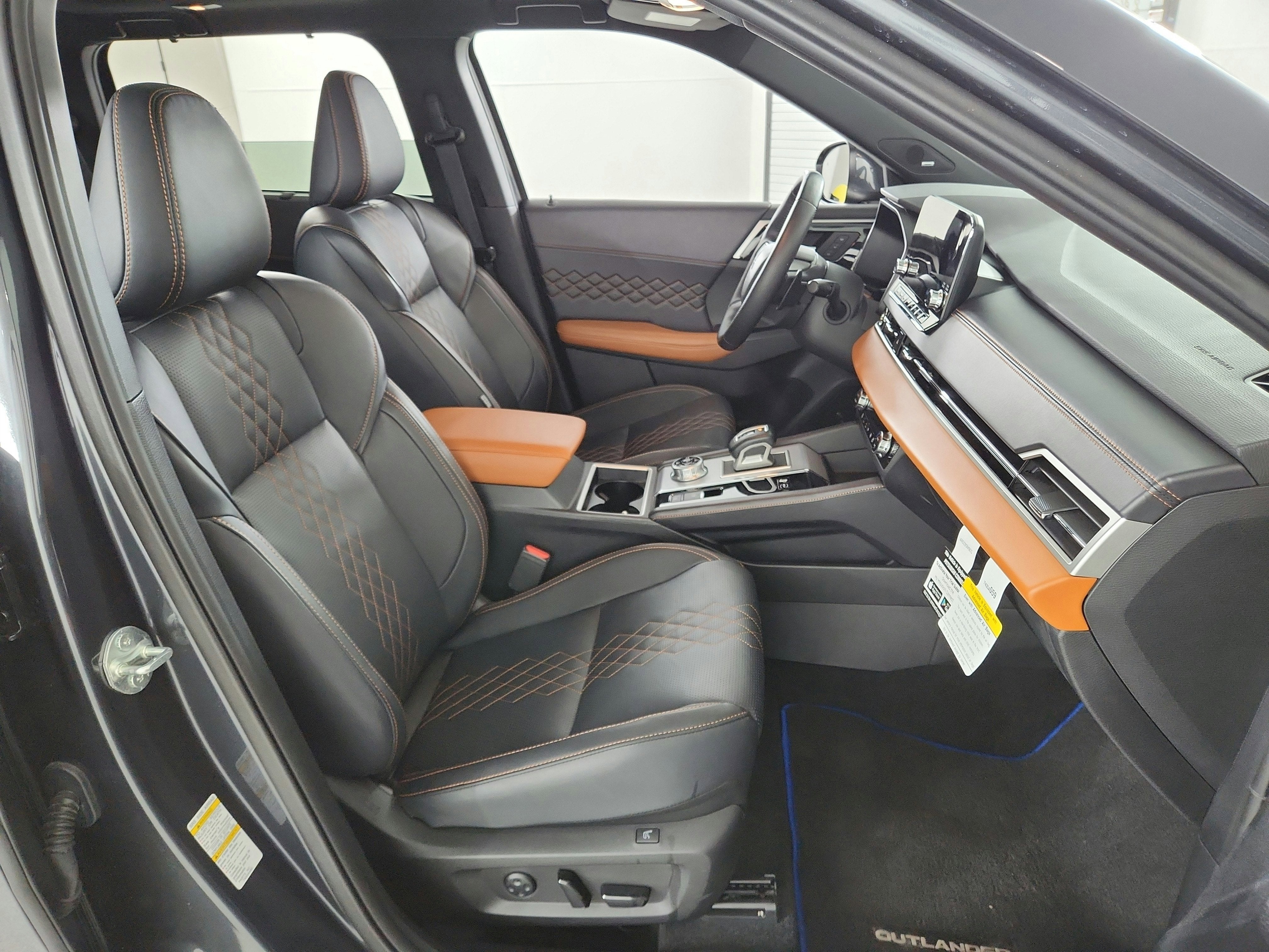 2025 Mitsubishi Outlander Plug-In Hybrid Base