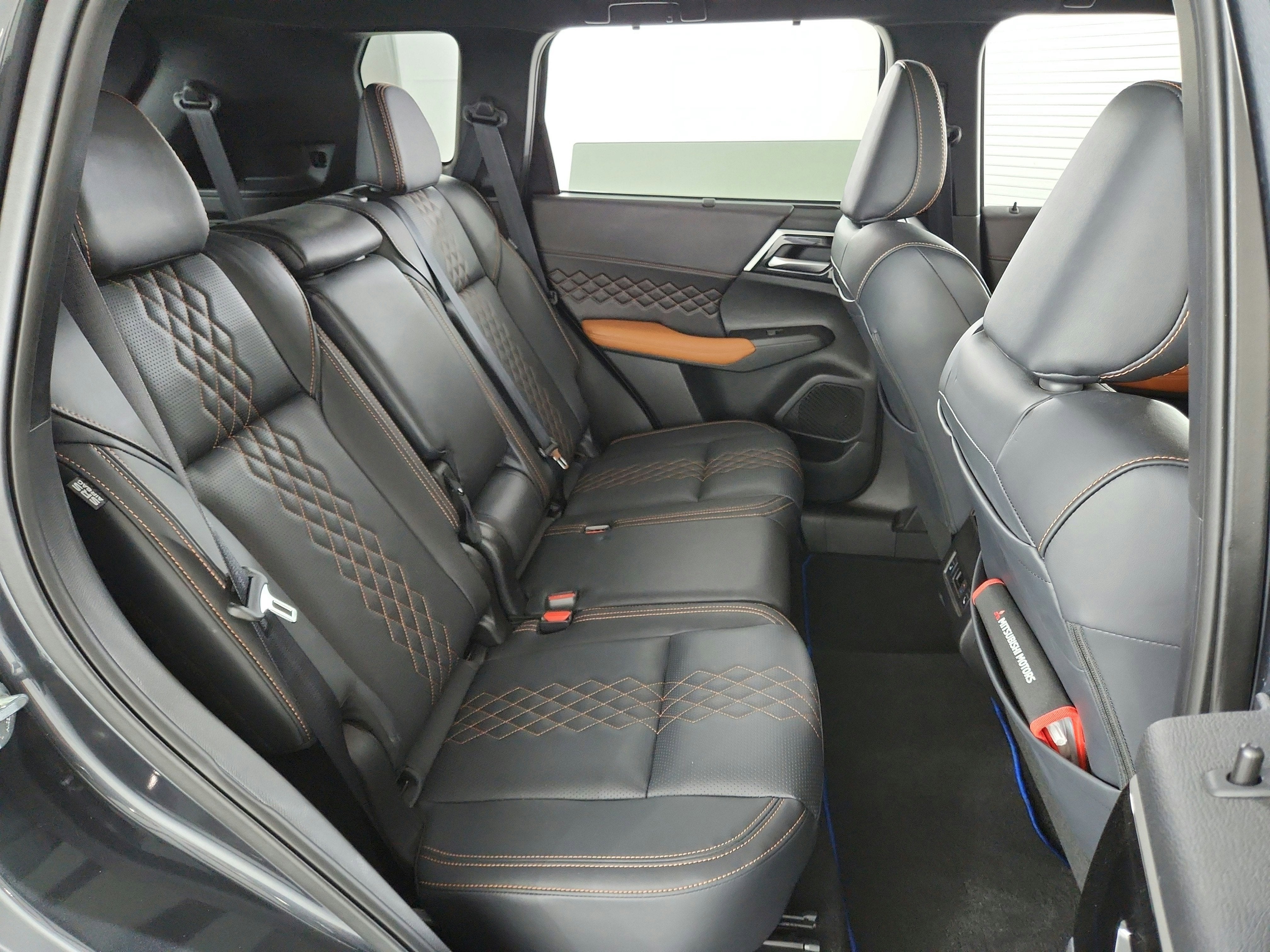 2025 Mitsubishi Outlander Plug-In Hybrid Base