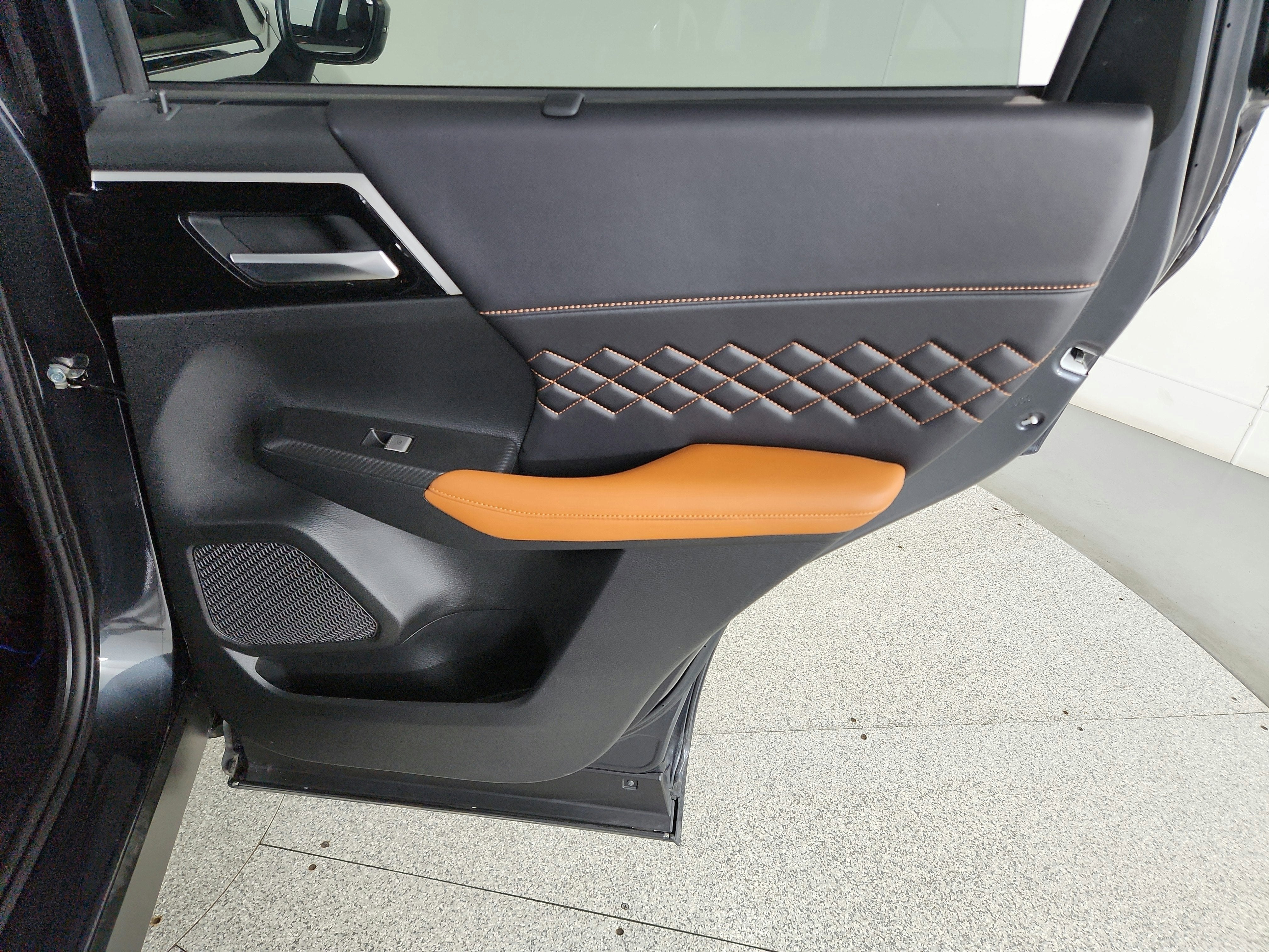 2025 Mitsubishi Outlander Plug-In Hybrid Base