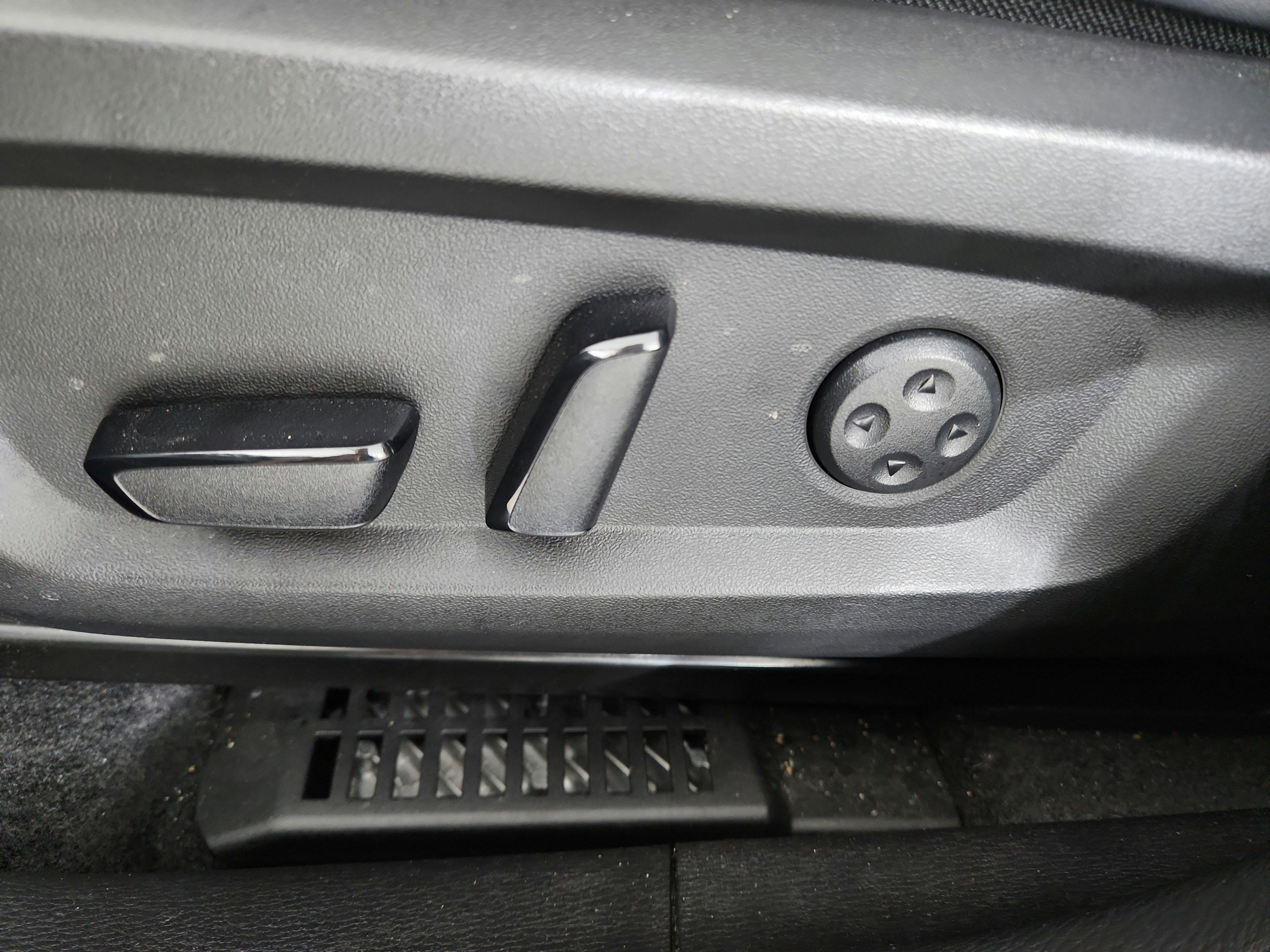 2025 Mitsubishi Outlander Plug-In Hybrid Base