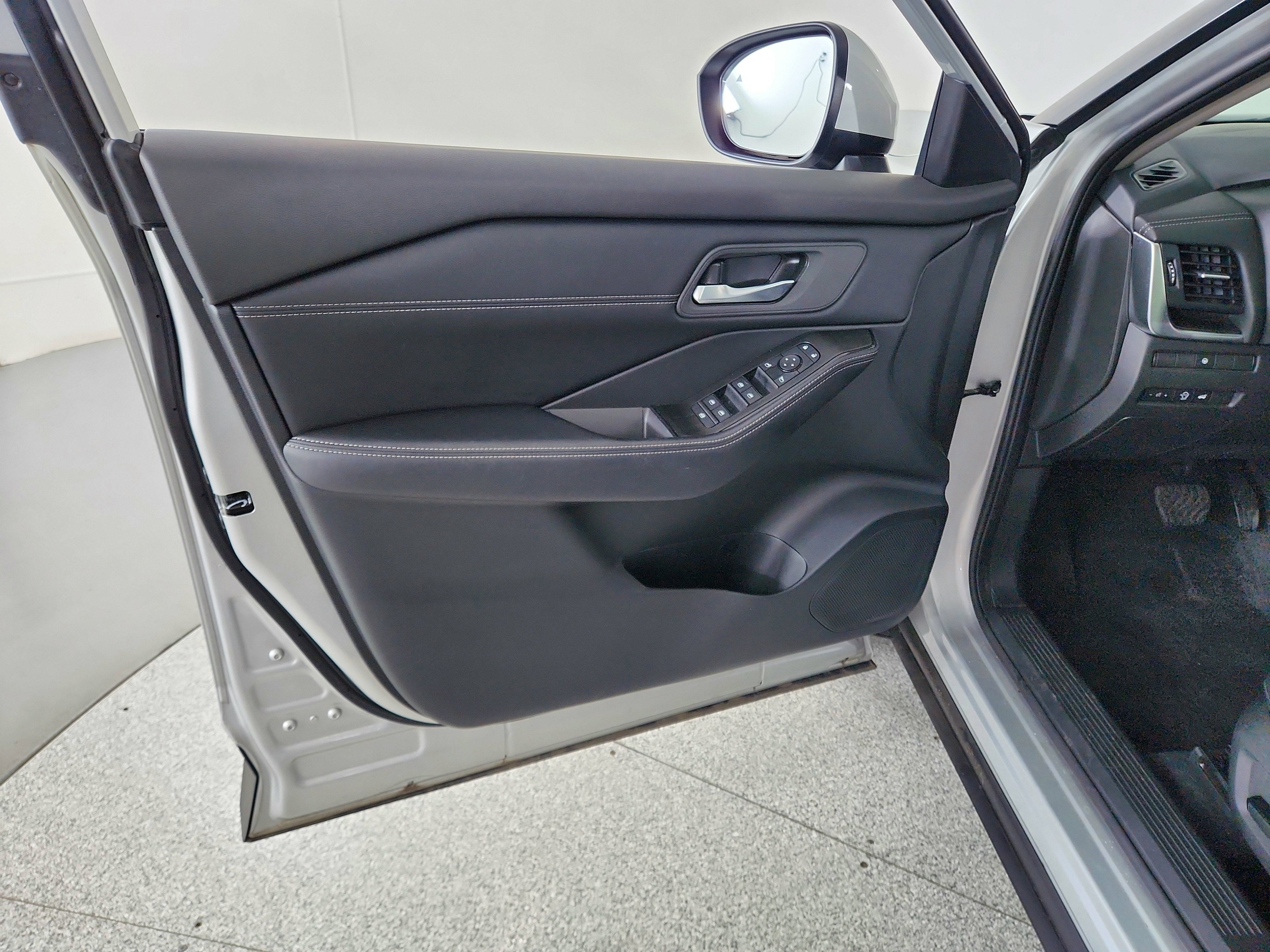 2025 Nissan Rogue SV FWD