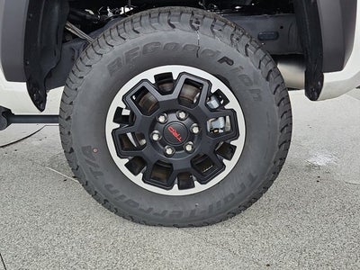 2025 Toyota Tacoma 4WD SR5