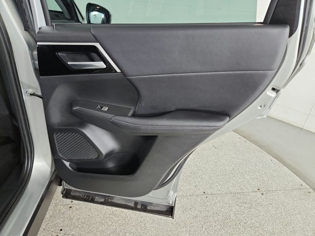 2023 Mitsubishi Outlander SE