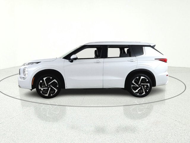 2022 Mitsubishi Outlander Base