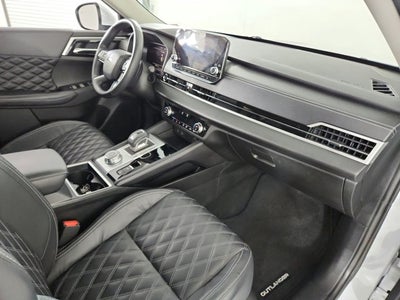 2022 Mitsubishi Outlander Base