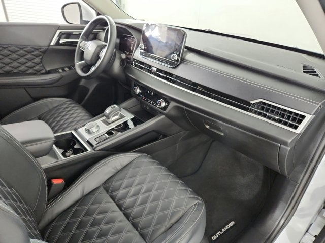 2022 Mitsubishi Outlander Base