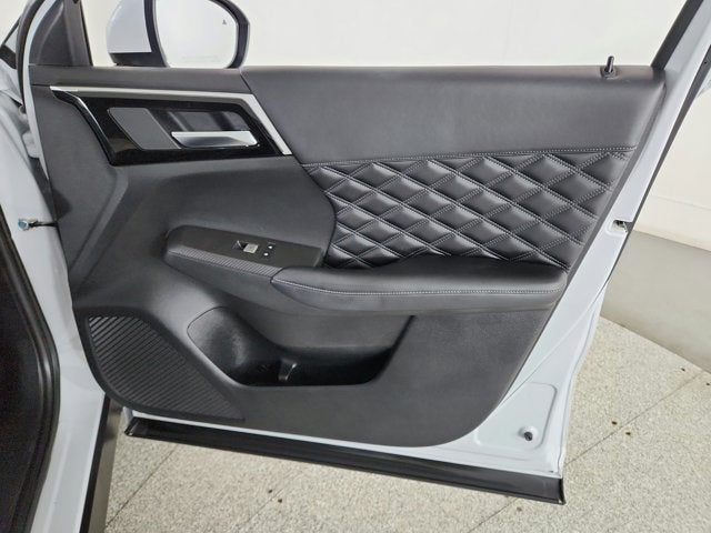 2022 Mitsubishi Outlander Base