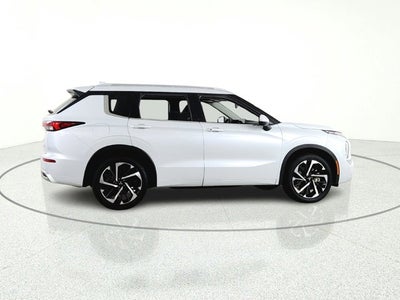 2022 Mitsubishi Outlander Base