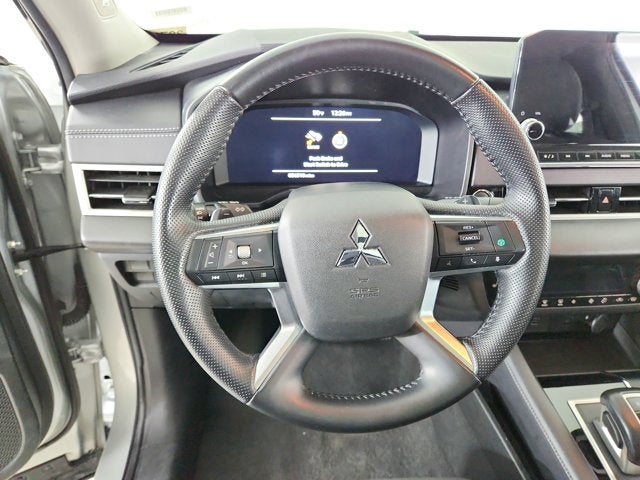 2024 Mitsubishi Outlander Base