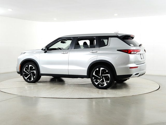 2024 Mitsubishi Outlander Base