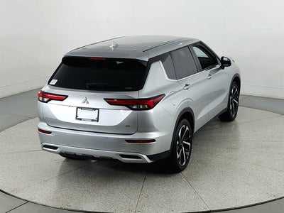 2024 Mitsubishi Outlander Base