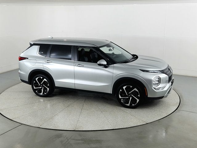 2024 Mitsubishi Outlander Base