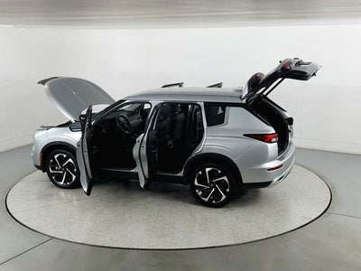 2024 Mitsubishi Outlander Base