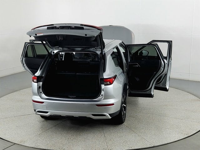 2024 Mitsubishi Outlander Base