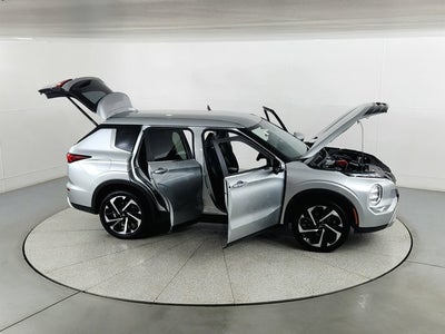 2024 Mitsubishi Outlander Base