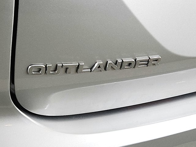 2024 Mitsubishi Outlander Base