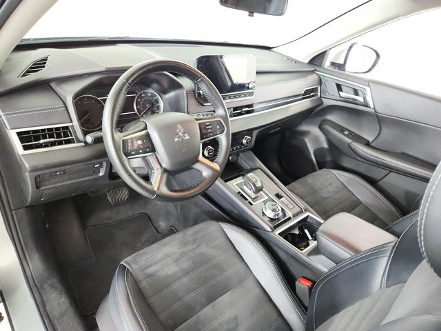 2024 Mitsubishi Outlander Base