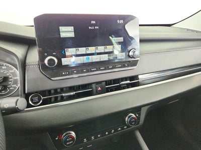 2024 Mitsubishi Outlander Base