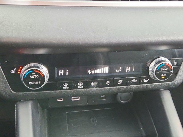 2024 Mitsubishi Outlander Base