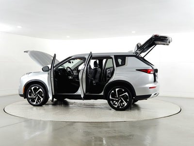 2024 Mitsubishi Outlander Base