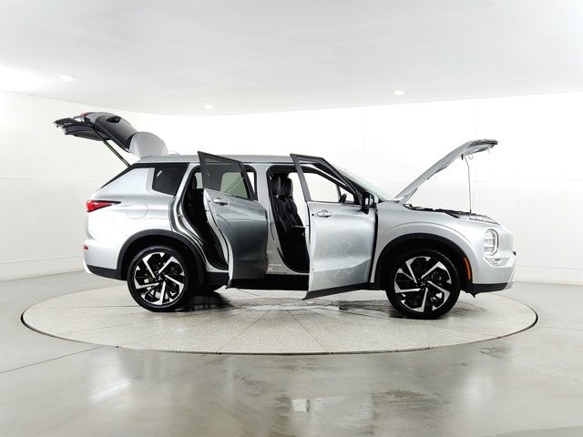 2024 Mitsubishi Outlander Base