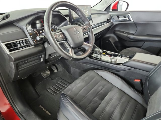 2025 Mitsubishi Outlander Base