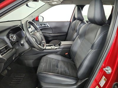 2025 Mitsubishi Outlander Base